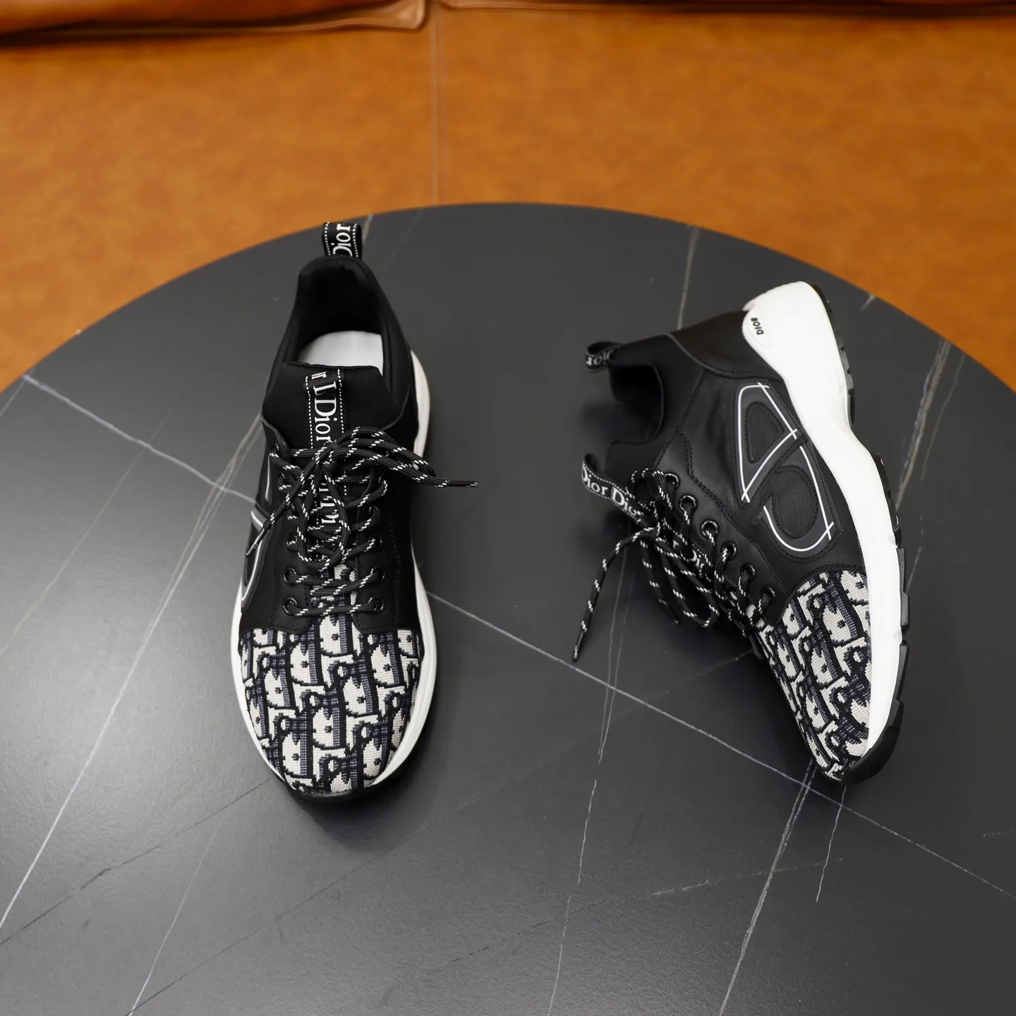 Ex-factory price: 462💰🙅‍♂️🙅‍♂️🙅‍♂️ Brand: Dior DIOR Standard code: 38-44 (45 customized) Grade: Same as the official website Material: Original material splicing Comfortable and breathable lining Lightweight and wear-resistant sports outsole Style category: Men's fashionable casual shoes Running sneakers Distinguished luxury brand elements Top luxury Color: actual picture color